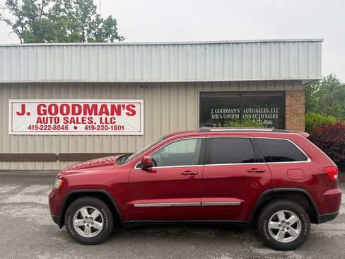 Used 2012 Jeep Grand Cherokee Laredo w/ Laredo E Group AWD/4WD image 2