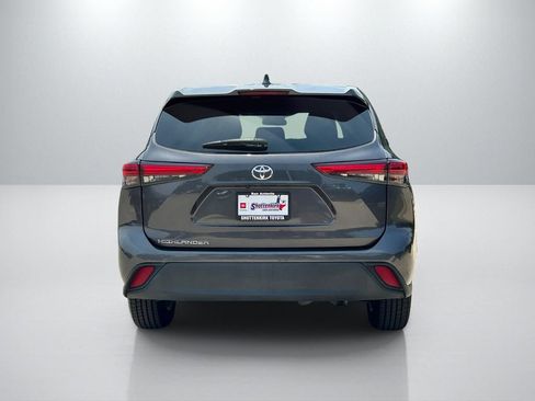 Used 2020 Toyota Highlander L FWD image 6