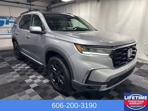New 2025 Honda Pilot Touring image 3