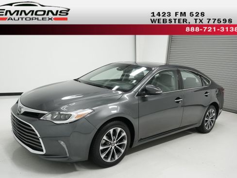 Used 2017 Toyota Avalon XLE image 1