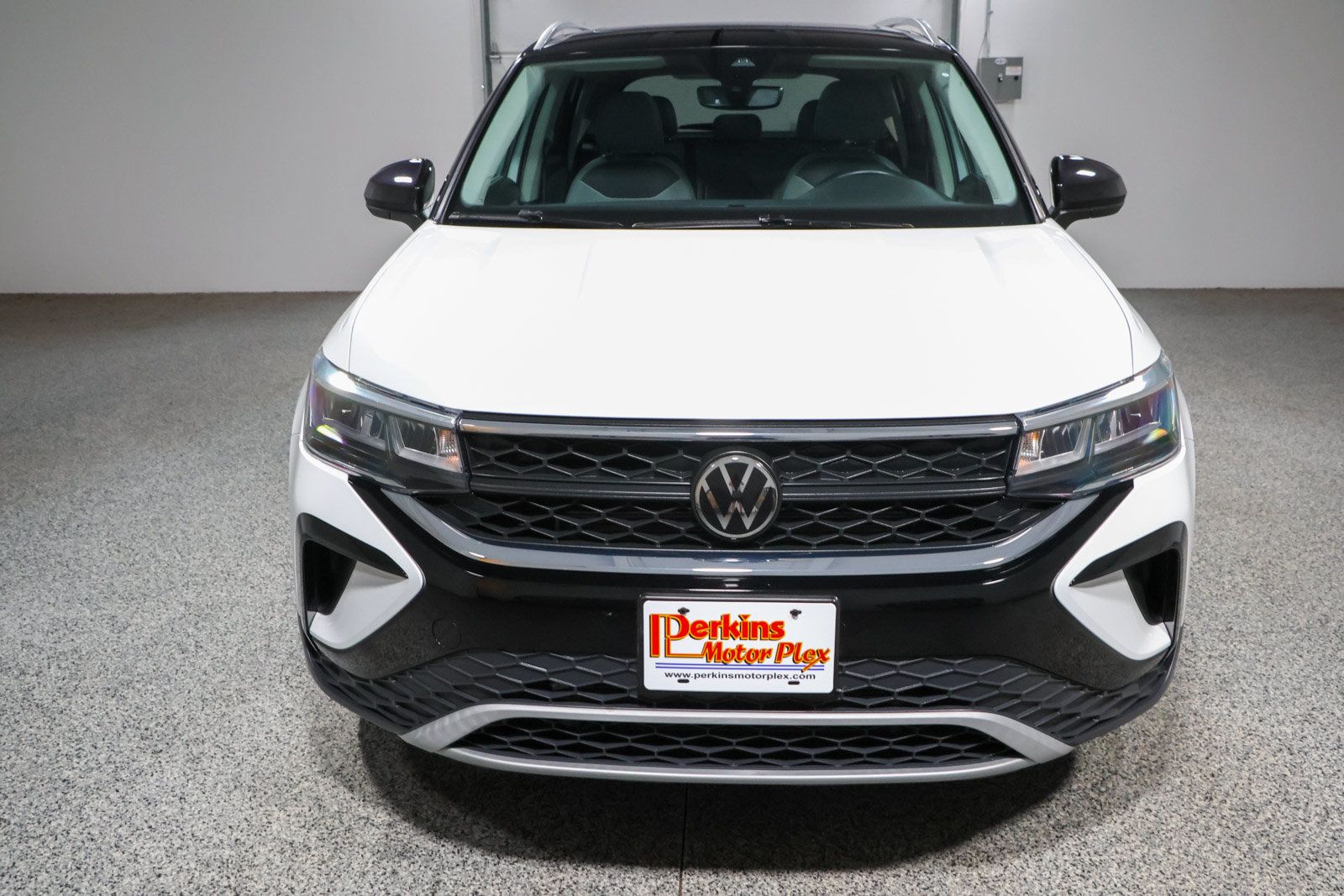 Used 2023 Volkswagen Taos SE w/ Panoramic Sunroof Package AWD/4WD image 4