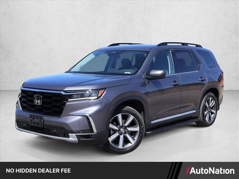 Used 2025 Honda Pilot Touring image 1
