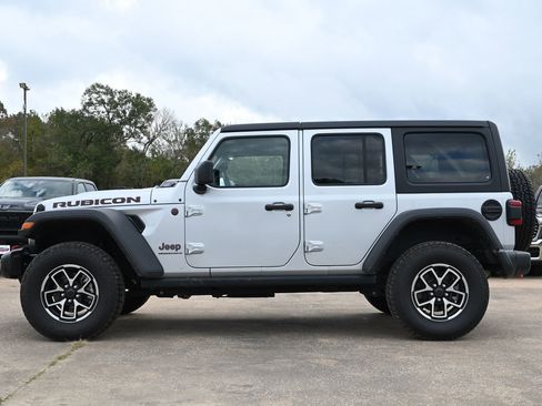 Used 2024 Jeep Wrangler Unlimited Rubicon image 2