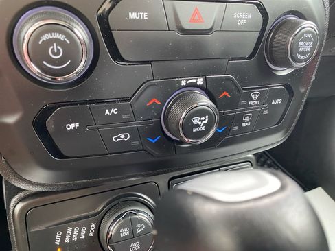Certified 2018 Jeep Renegade Trailhawk w/ Cold Weather Group II AWD/4WD image 28