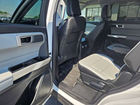 Used 2021 Ford Explorer XLT w/ Equipment Group 202A AWD/4WD image 20