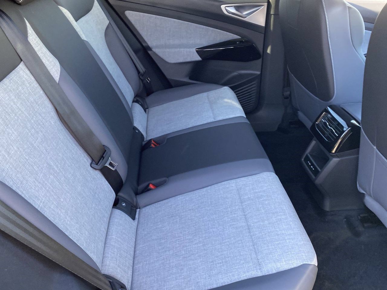 New 2026 Volkswagen ID.4 Pro RWD image 9