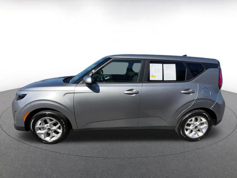 Used 2025 Kia Soul LX w/ LX Technology Package image 8