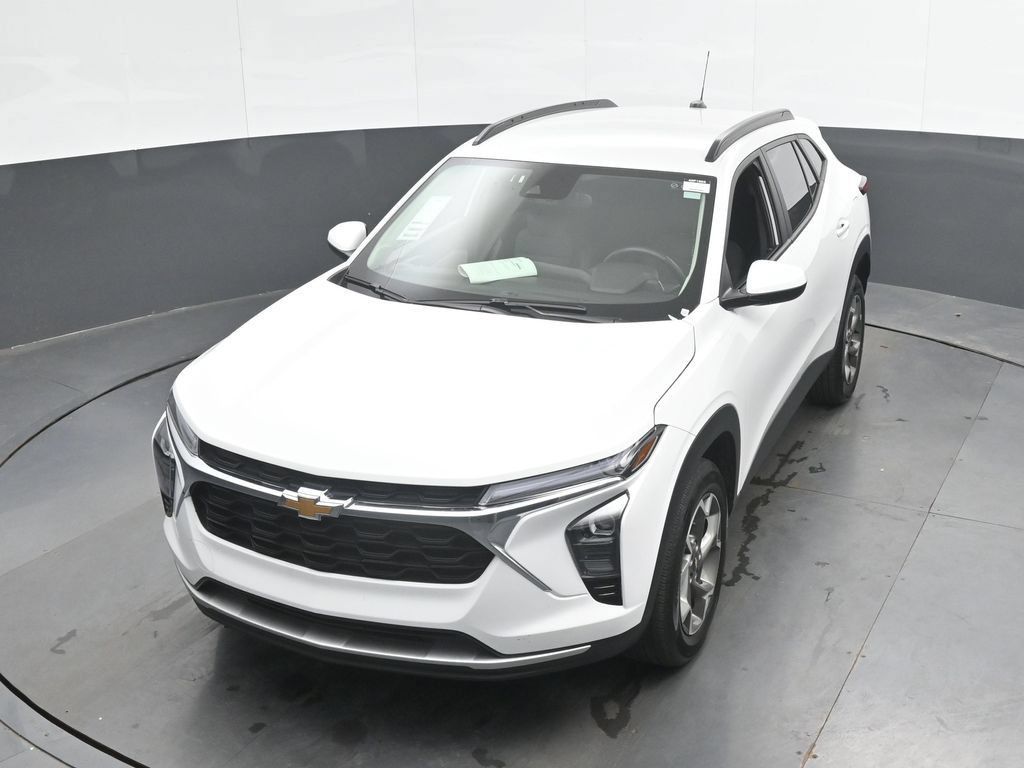 Used 2025 Chevrolet Trax LT w/ LT Convenience Package FWD image 37