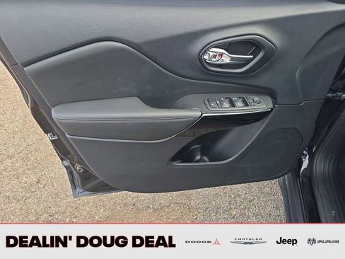 Used 2023 Jeep Cherokee Altitude Lux image 11