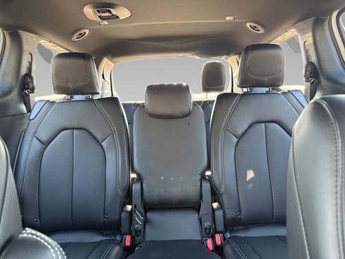 New 2026 Chrysler Pacifica Select image 2