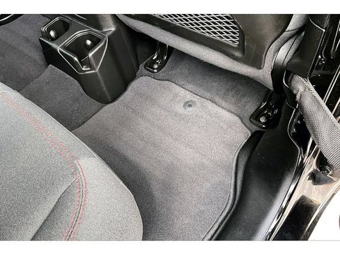 Used 2025 Jeep Wrangler Unlimited Rubicon AWD/4WD image 43