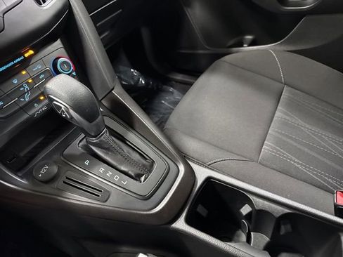 Used 2018 Ford Focus SE FWD image 19