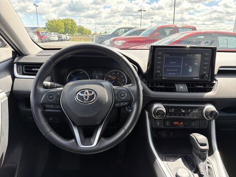 Certified 2020 Toyota RAV4 XLE w/ XLE Grade Weather Package AWD/4WD image 13
