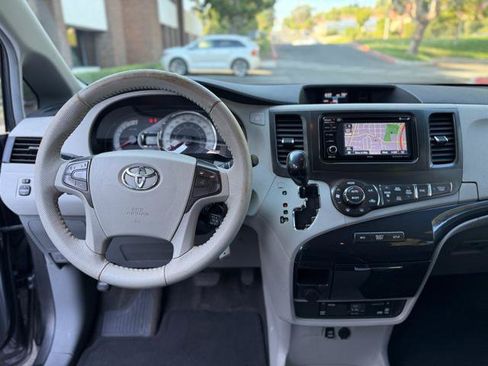 Used 2013 Toyota Sienna SE w/ Premium Pkg w/Entune FWD image 19
