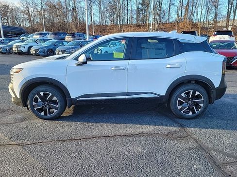 Used 2025 Nissan Kicks SV w/ Charging Package image 2