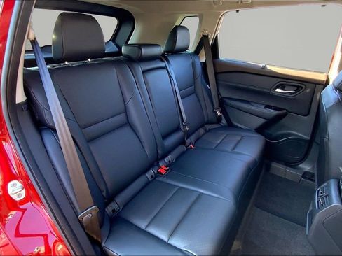 Used 2023 Nissan Rogue SV w/ SV Premium B Package image 17