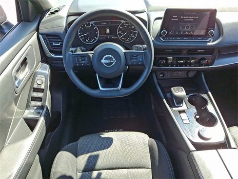 Used 2024 Nissan Rogue SV image 12