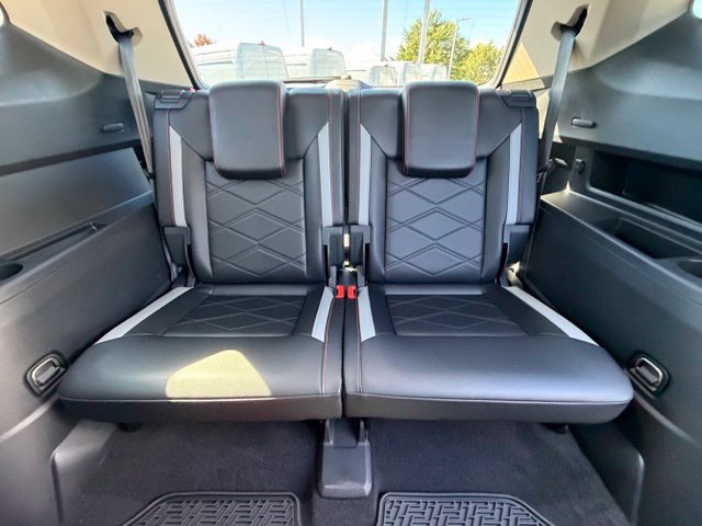 Used 2024 Volkswagen Atlas Peak Edition SEL AWD/4WD image 18