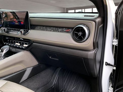 Used 2024 Chevrolet Colorado ZR2 w/ ZR2 Convenience Package III image 17
