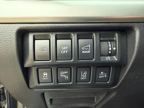 Used 2017 Subaru Outback 3.6R Limited AWD/4WD image 25