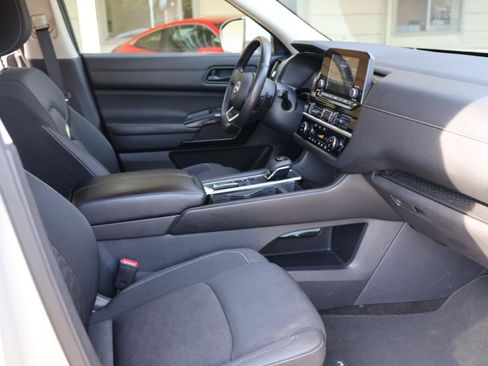 Used 2024 Nissan Pathfinder SV FWD image 18