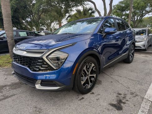 Used 2024 Kia Sportage EX image 3