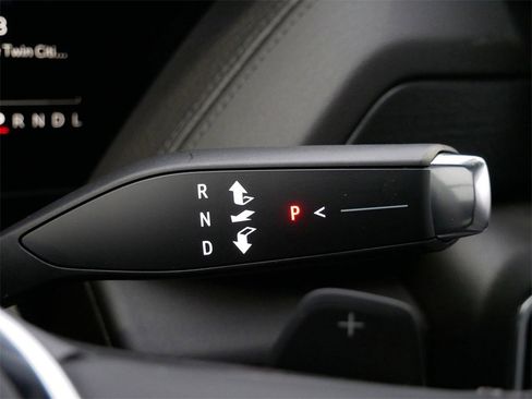 Used 2025 GMC Yukon Denali w/ Sun & Power Step Package image 25