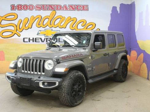 Used 2019 Jeep Wrangler Unlimited Sahara w/ Dual Top Group AWD/4WD image 2