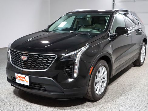 Used 2023 Cadillac XT4 Luxury w/ Cold Weather Package AWD/4WD image 32