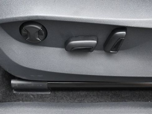 Used 2023 Volkswagen Tiguan SE FWD image 10