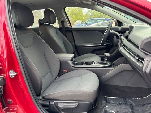 Used 2025 Kia K4 LXS image 35