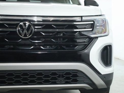 Used 2025 Volkswagen Atlas Peak Edition SE image 7