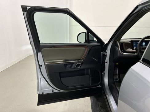 Used 2022 Rivian R1T Adventure image 16