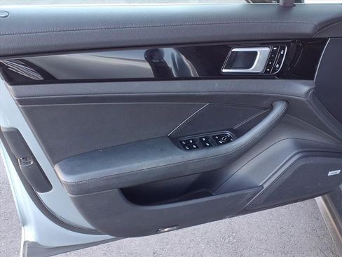 Certified 2019 Porsche Panamera image 8