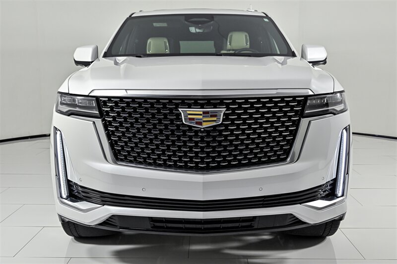Used 2021 Cadillac Escalade Premium Luxury AWD/4WD image 4