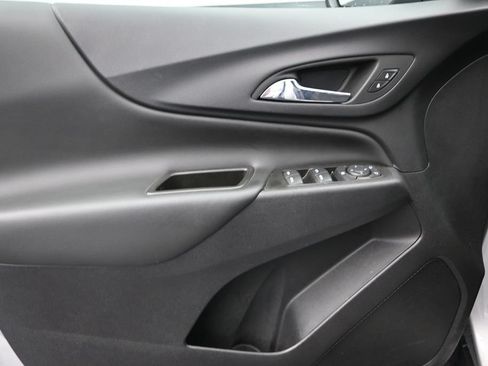 Used 2022 Chevrolet Equinox LT FWD image 11