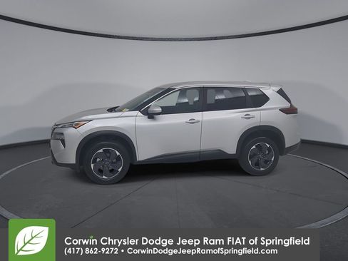 Used 2025 Nissan Rogue SV image 8