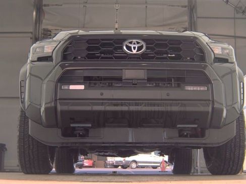 Used 2025 Toyota 4Runner TRD Off-Road image 3