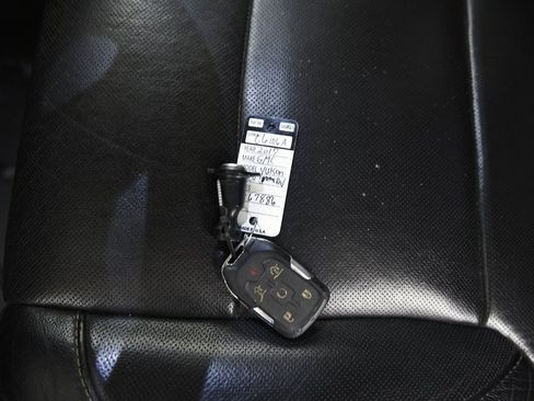 Used 2017 GMC Yukon SLT w/ Open Road Package image 25