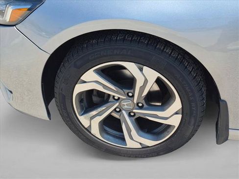 Used 2018 Honda Accord EX image 9