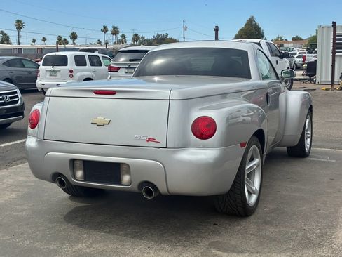 Used 2005 Chevrolet SSR w/ Preferred Equipment Group RWD image 8
