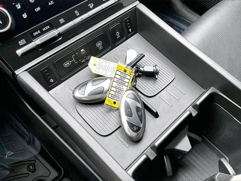 Used 2025 Hyundai Santa Fe Calligraphy image 11