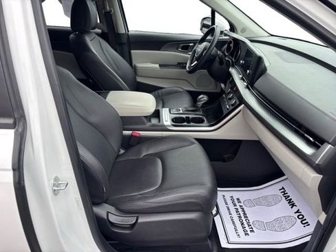 Used 2024 Kia Carnival LX FWD image 10