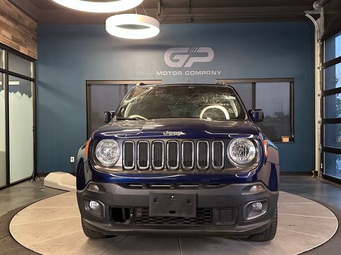Used 2018 Jeep Renegade Latitude AWD/4WD image 8