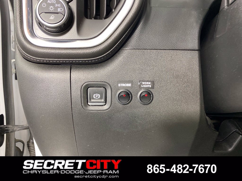 Used 2020 Chevrolet Silverado 1500 LT w/ Convenience Package AWD/4WD image 13