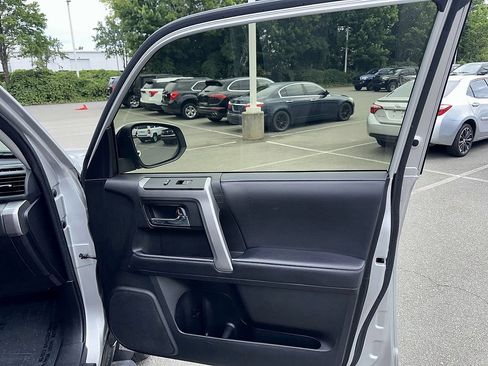 Used 2022 Toyota 4Runner SR5 Premium AWD/4WD image 29