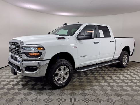 Used 2025 RAM 2500 Big Horn AWD/4WD image 3