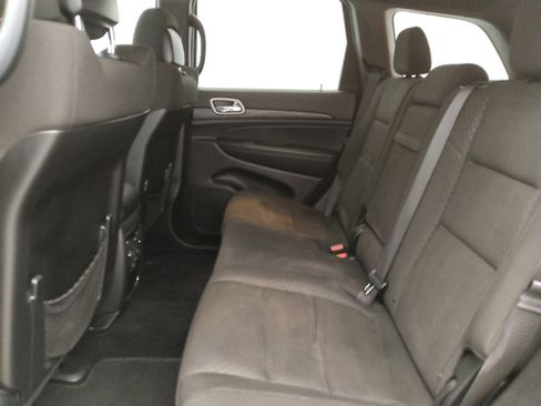 Used 2021 Jeep Grand Cherokee Laredo RWD image 18