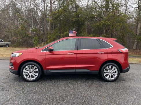 Used 2024 Ford Edge Titanium image 2