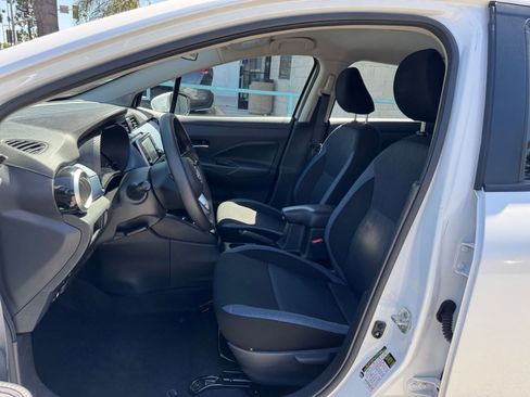 Used 2025 Nissan Versa SV FWD image 25